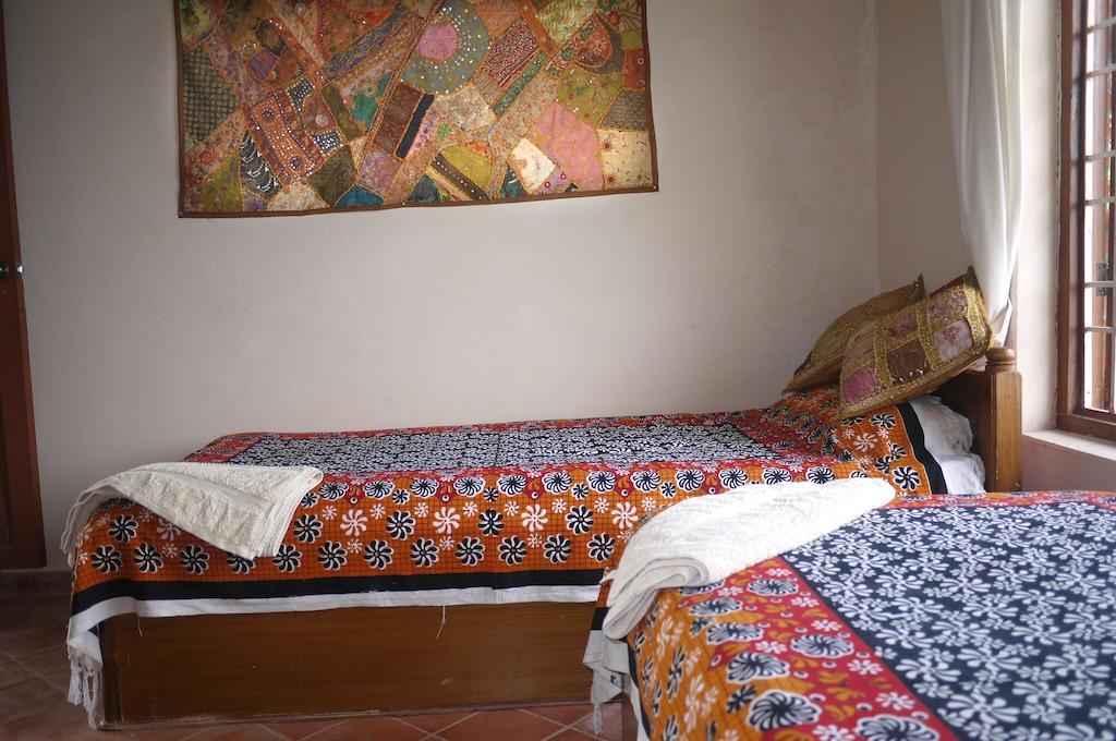 Peace Dragon Lodge Pokhara Extérieur photo